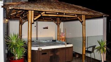 Bain à remous extérieur