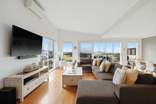 Phillip Island - Outdoor Spa, Sauna, Cinema Room, Billiards, Bay Views