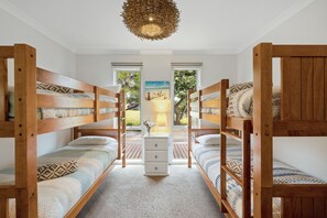 4 chambres, bureau, fer et planche à repasser, accès au Wi-Fi (inclus)