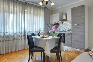 Apartment | Desk, soundproofing, free WiFi, bed sheets - Diego apartments (Pula)