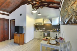 Refrigerador, placa de cocina, cafetera/tetera