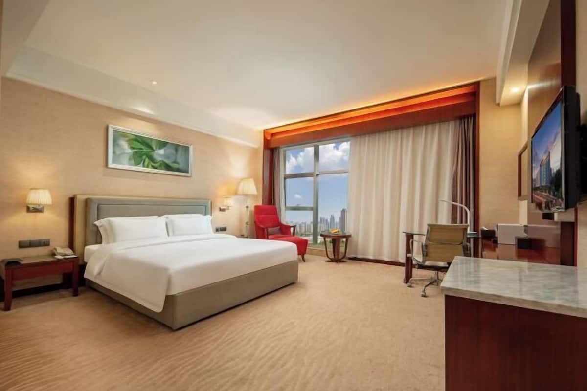 Minibar, in-room safe, desk, blackout curtains