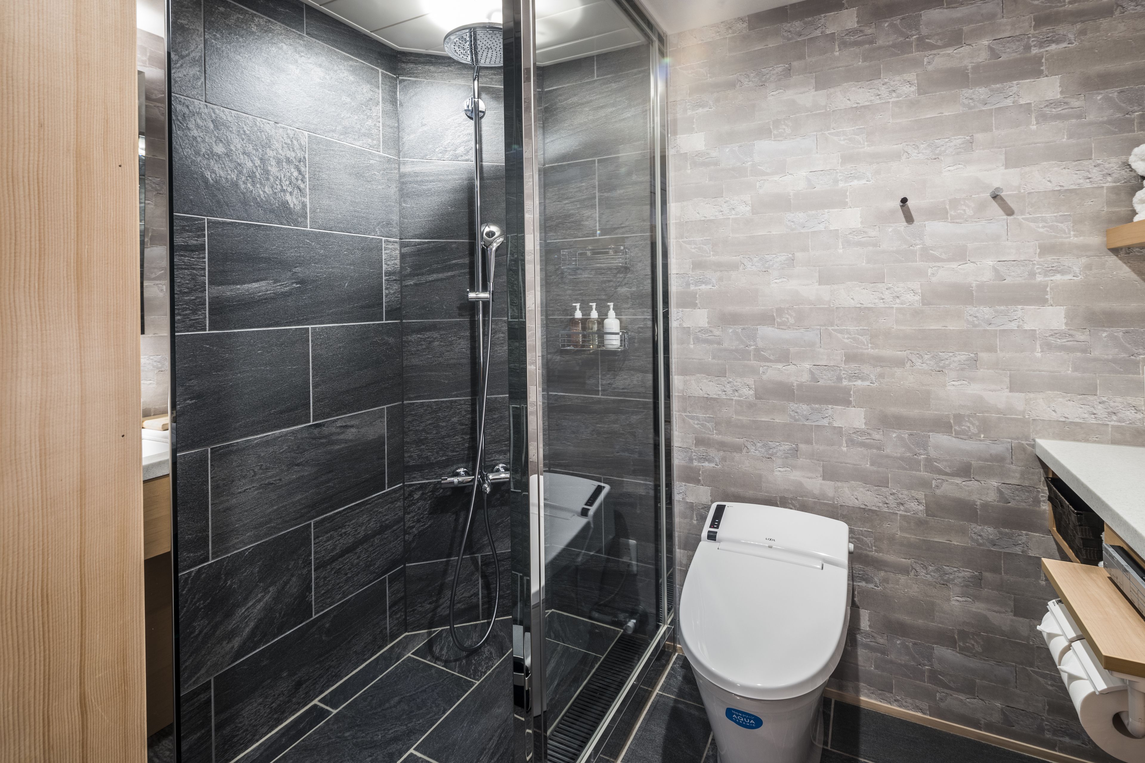 standard double room, 1 queen bed | 1 bedroom, down duvets, in-room safe, desk