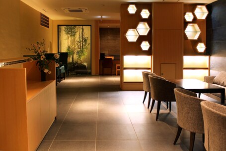 Kyoto Shinmachi Rokkaku Hotel grandereverie - Image 2