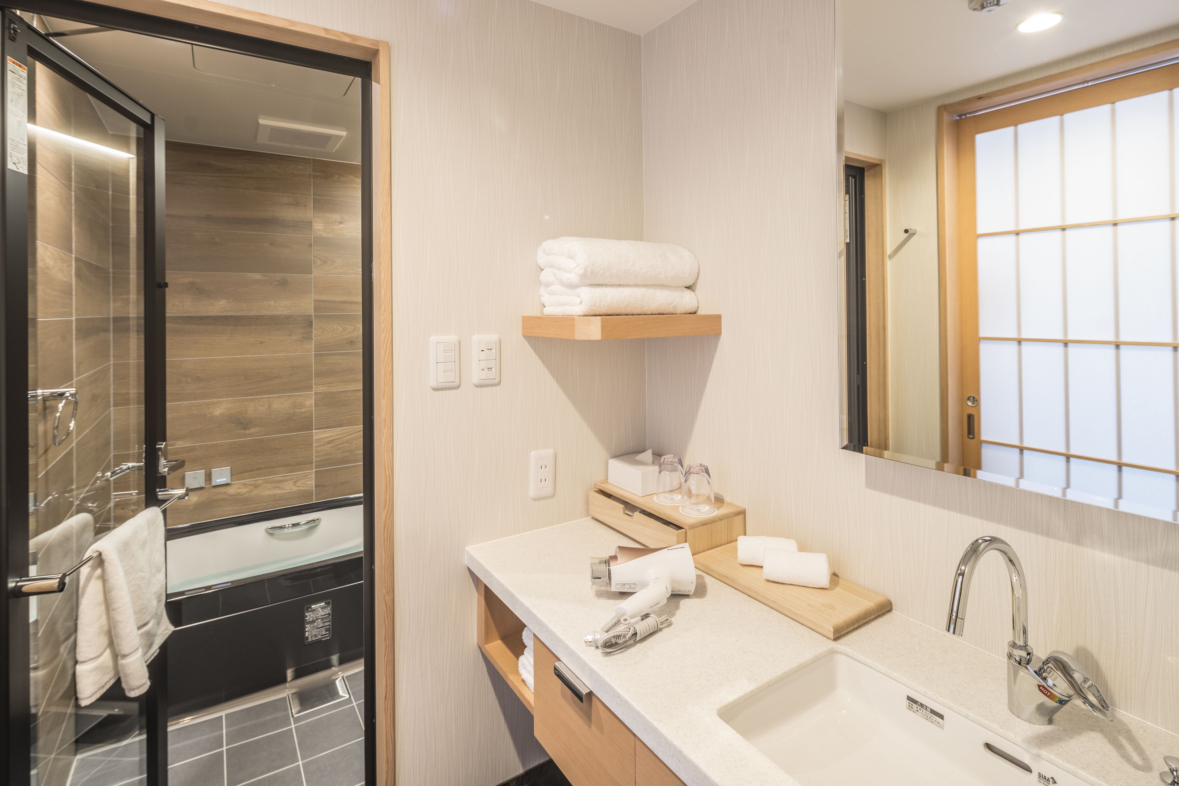 1 bedroom, down duvets, in-room safe, desk