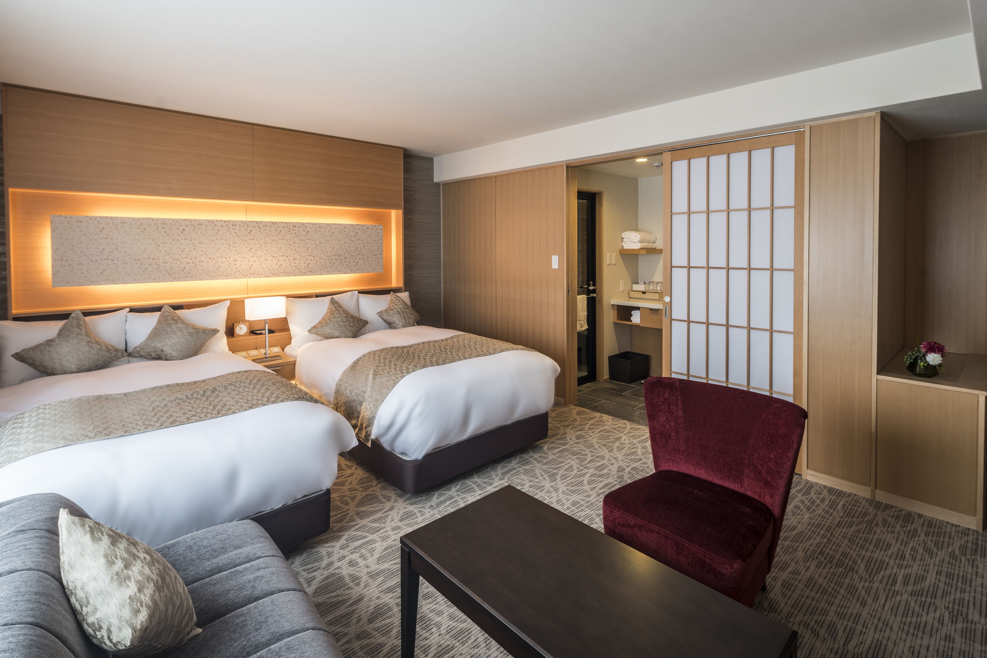 deluxe twin room, 2 bedrooms | 1 bedroom, down duvets, in-room safe, desk