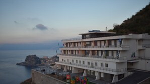A multi-story building with balconies overlooking a coastal area. - Miramare Scilla GYH Luxury (Scilla)