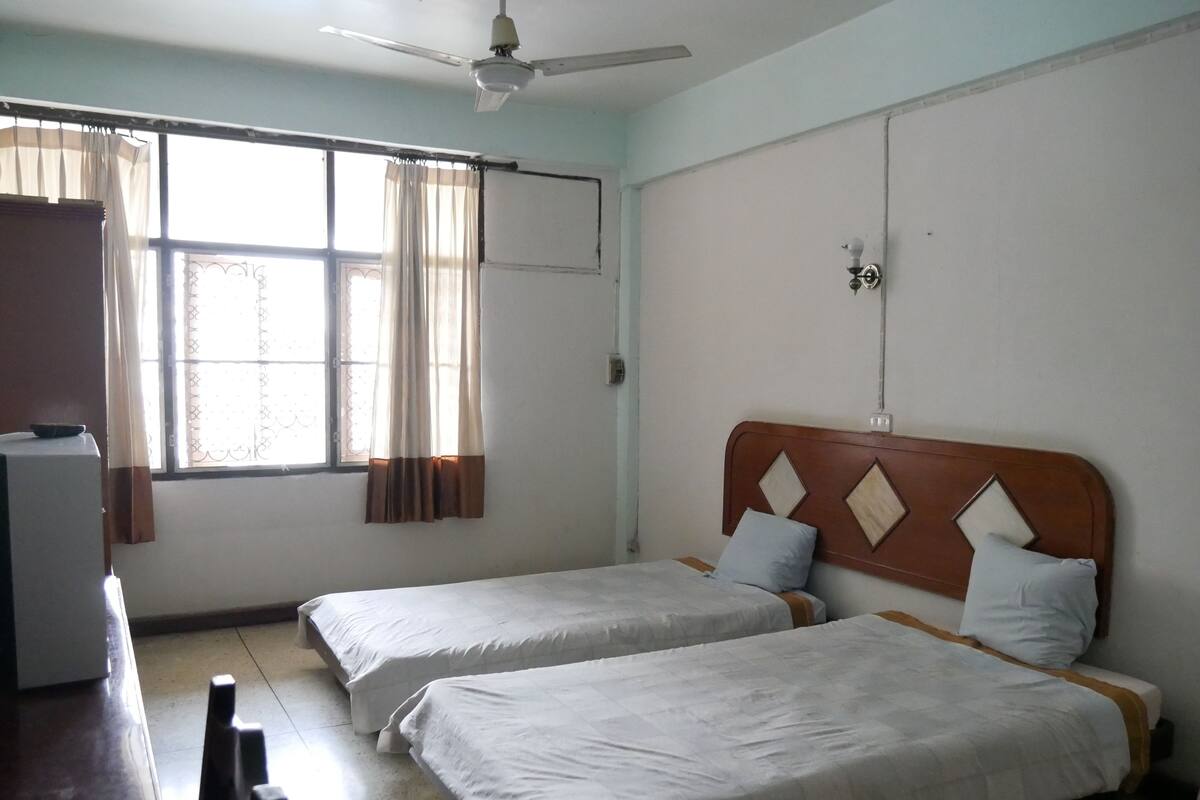 Twin Room with Fan 