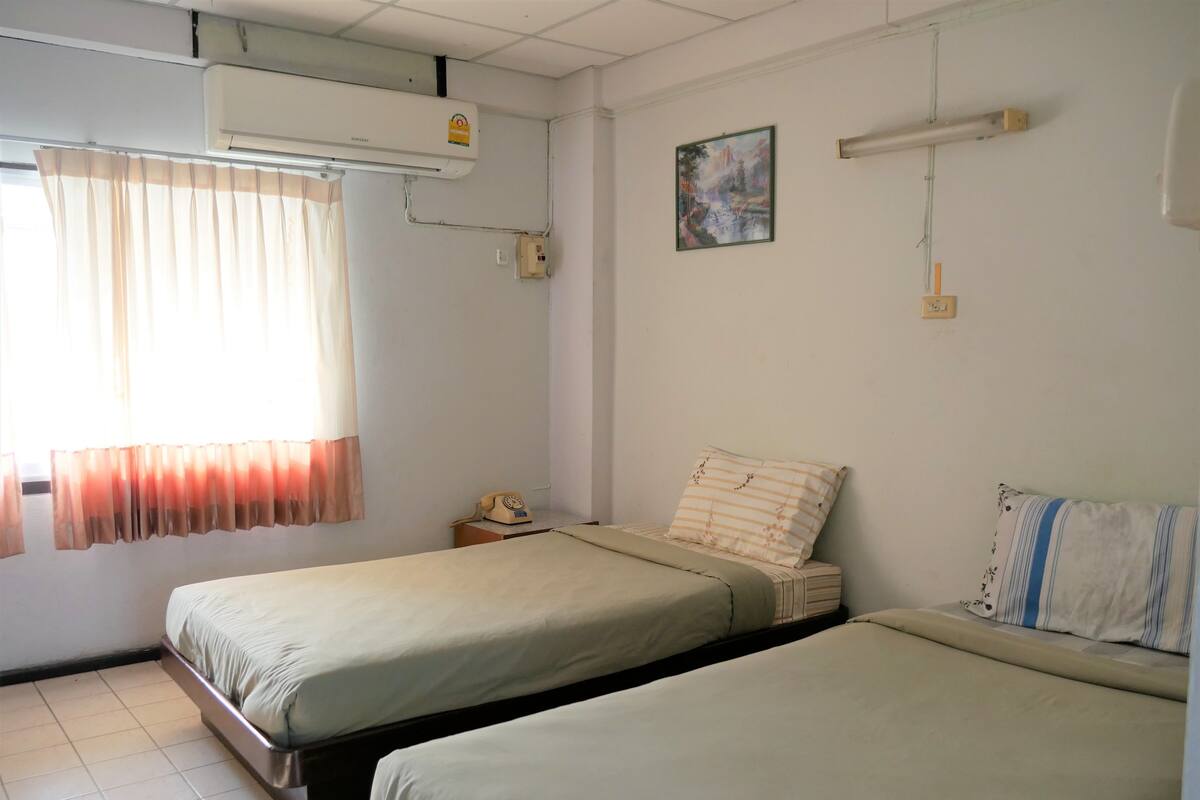 Twin Room with Air-Conditioner