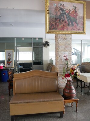 Lobby sitting area - Sivathep Hotel (Phitsanulok)