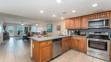 Fridge, microwave, stovetop, dishwasher