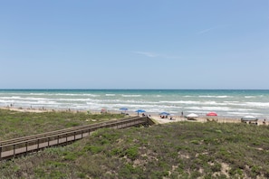 On the beach - Suntide II 301 - Oceanfront Condo, BBQ's, Sand Volleyball, Sun Deck, Beachfront Pool & Spa (South Padre Island)