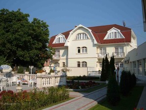 Garden - Aqua Blue Hotel (Hajduszoboszlo)