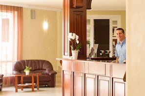 Reception - Aqua Blue Hotel (Hajduszoboszlo)