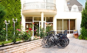Property entrance - Aqua Blue Hotel (Hajduszoboszlo)