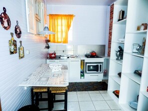 Nhà liên kế Exclusive, 4 phòng ngủ | Bếp riêng | Tủ lạnh, lò vi sóng, lò nướng, bếp nấu 