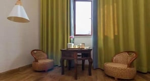 Loft A (Mainland Chinese Citizens Only) | Desk, free WiFi - Jiuhua Mountain Banchumeisu Inn (Chizhou)