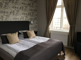 Standard Twin Room, Private Bathroom | Desk, blackout drapes, iron/ironing board, free WiFi