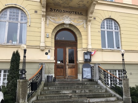 Entrada da propriedade. Stadshotellet i Sölvesborg