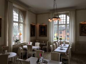 Free daily buffet breakfast - Stadshotellet i Sölvesborg (Sölvesborg)