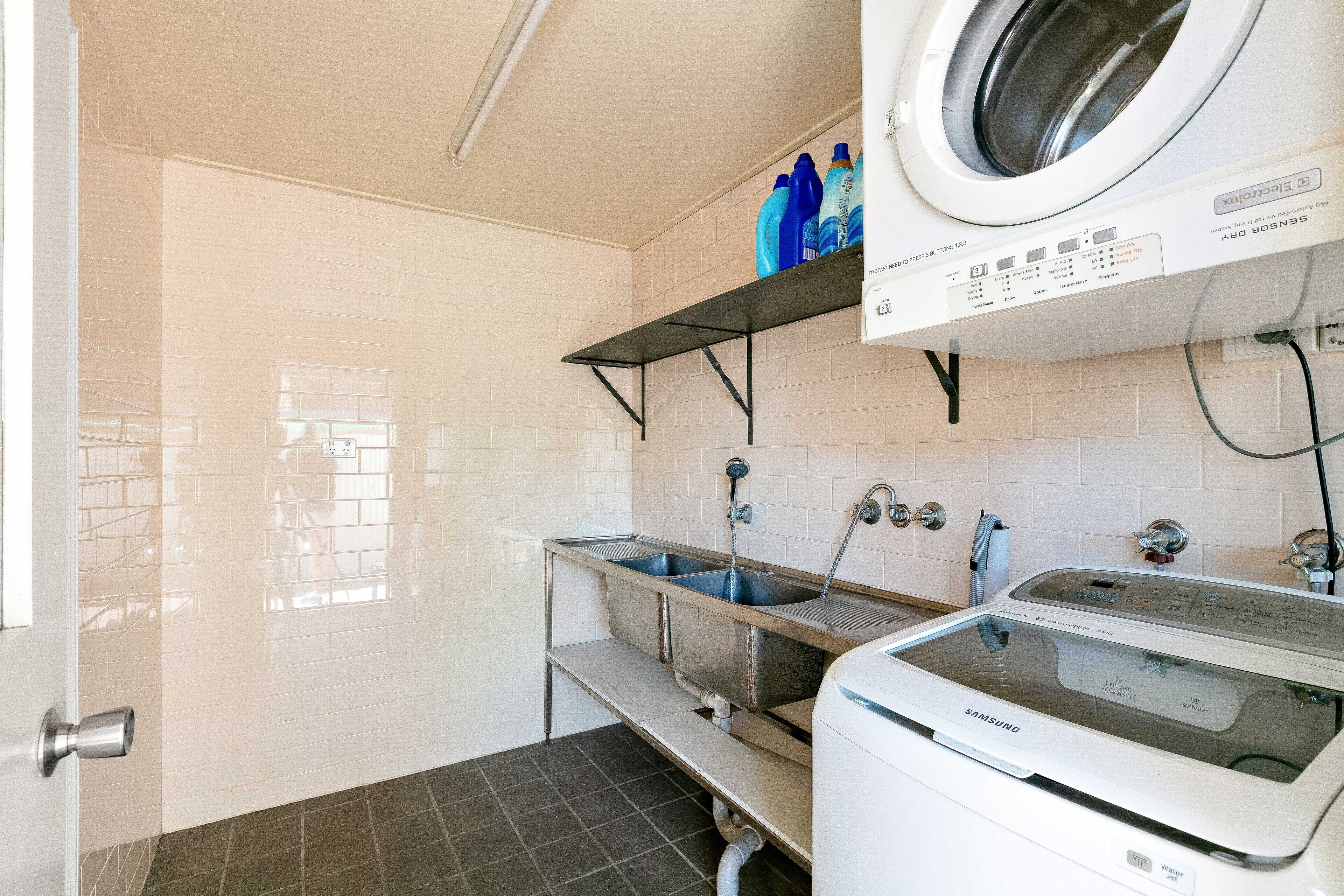 Cairns Central Walking Distance \"Ground Floor\" — image 2