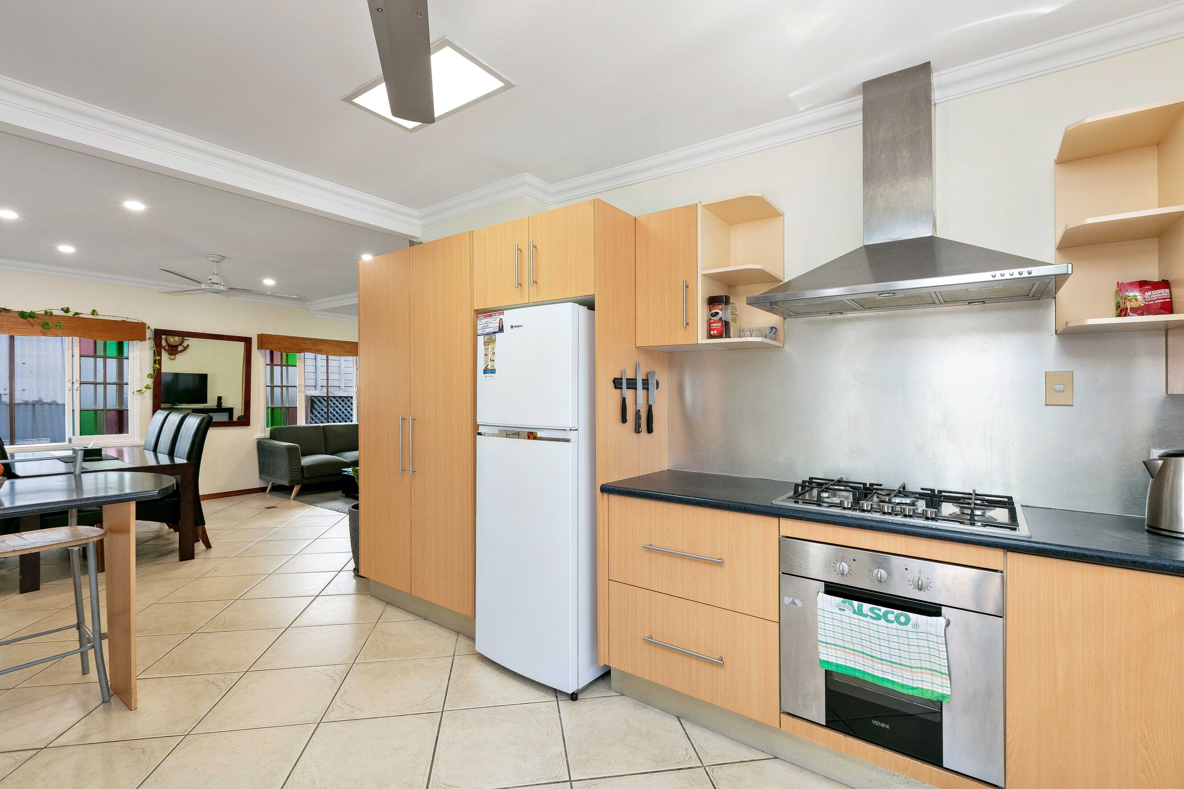Cairns Central Walking Distance \"Ground Floor\" — image 7