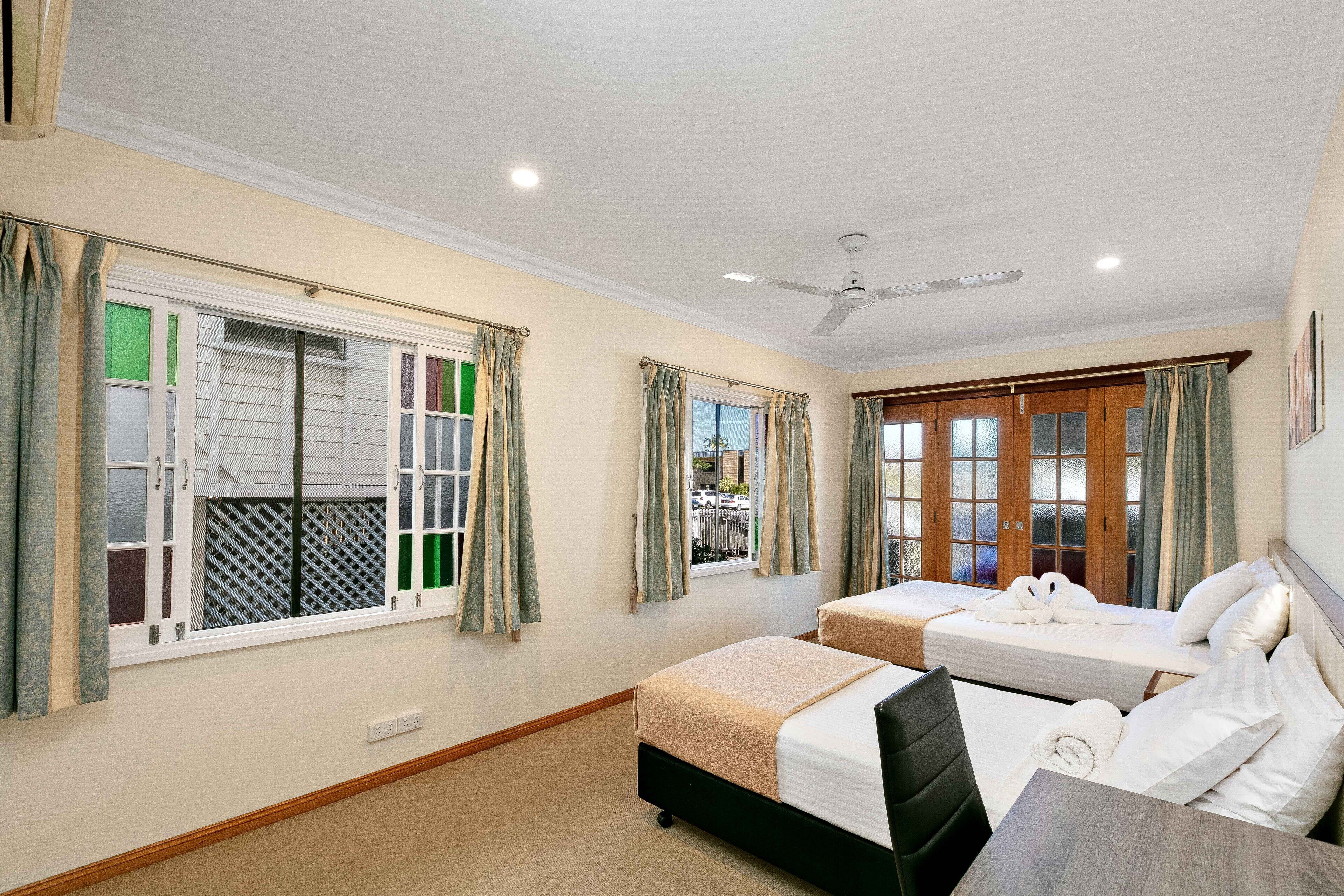 Cairns Central Walking Distance \"Ground Floor\" — image 11
