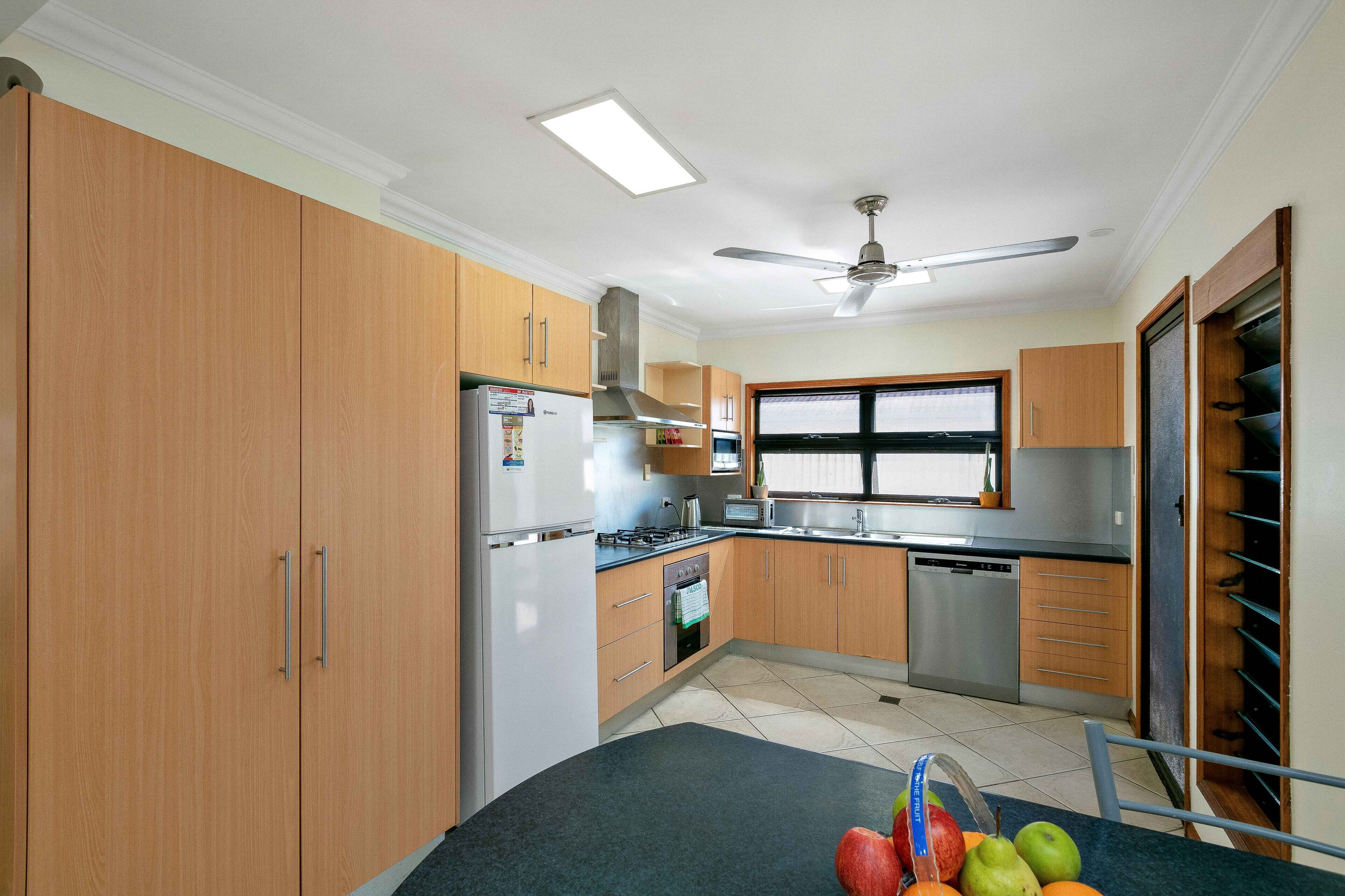 Cairns Central Walking Distance \"Ground Floor\" — image 8