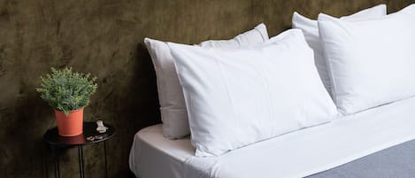 Deluxe Studio (Monastiraki) | Soundproofing, iron/ironing board, free WiFi, bed sheets