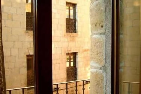 Deep soaking tub, free toiletries, hair dryer, towels