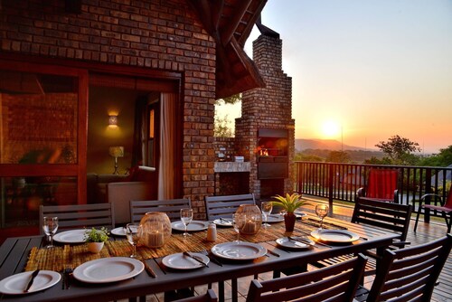 Modern & spacious villa minutes from Kruger National Park. 