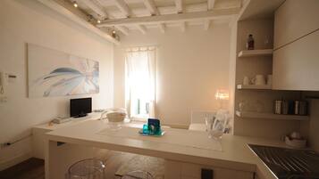 Réfrigérateur, cafetiÚre/bouilloire, bouilloire électrique