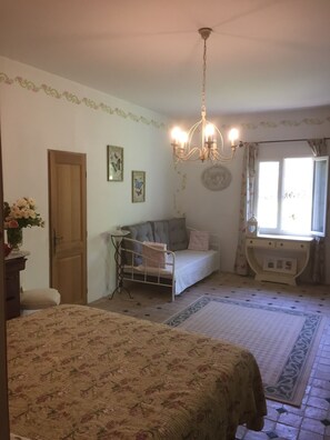 Blackout curtains, cots/infant beds, free WiFi, bed sheets