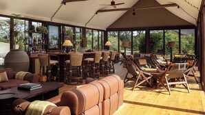 Al fresco dining, open daily - JW Marriott Mount Kenya Rhino Reserve Safari Camp (Laikipia County)