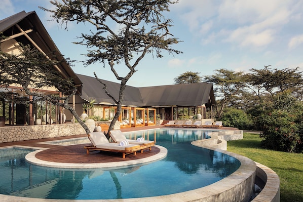 Outdoor pool, sun loungers