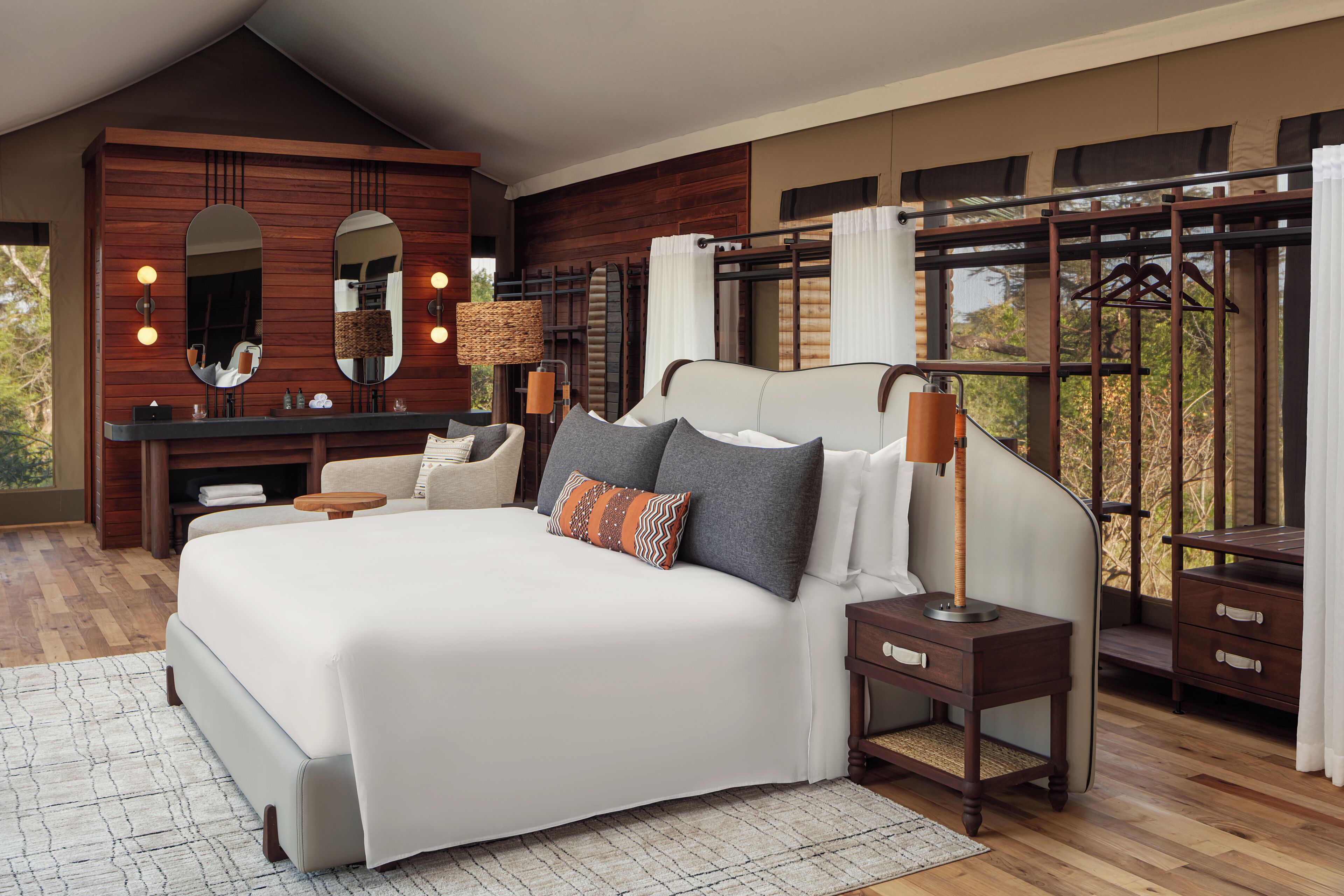 Suite, 1 King Bed | Premium bedding, minibar (free items), in-room safe, desk