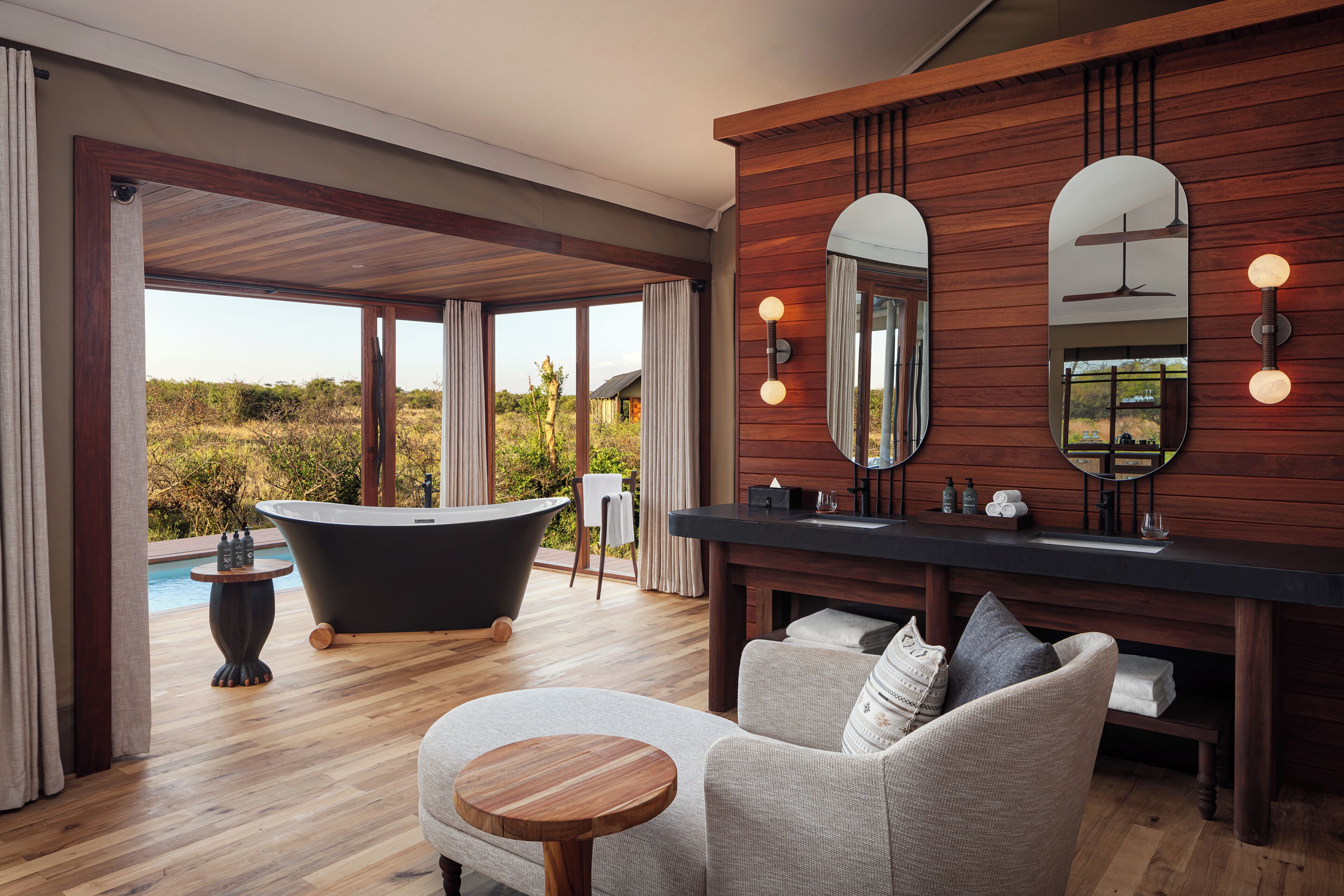 Separate tub and shower, deep soaking tub, rainfall showerhead