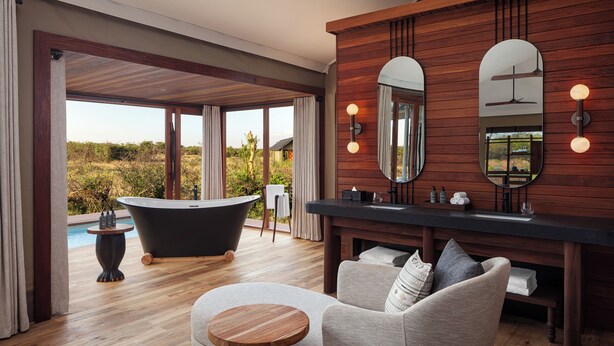 Separate bathtub and shower, deep-soaking bathtub, rainfall showerhead - JW Marriott Mount Kenya Rhino Reserve Safari Camp (Laikipia County)