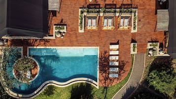 Outdoor pool, sun loungers