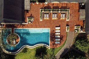 Outdoor pool, sun loungers