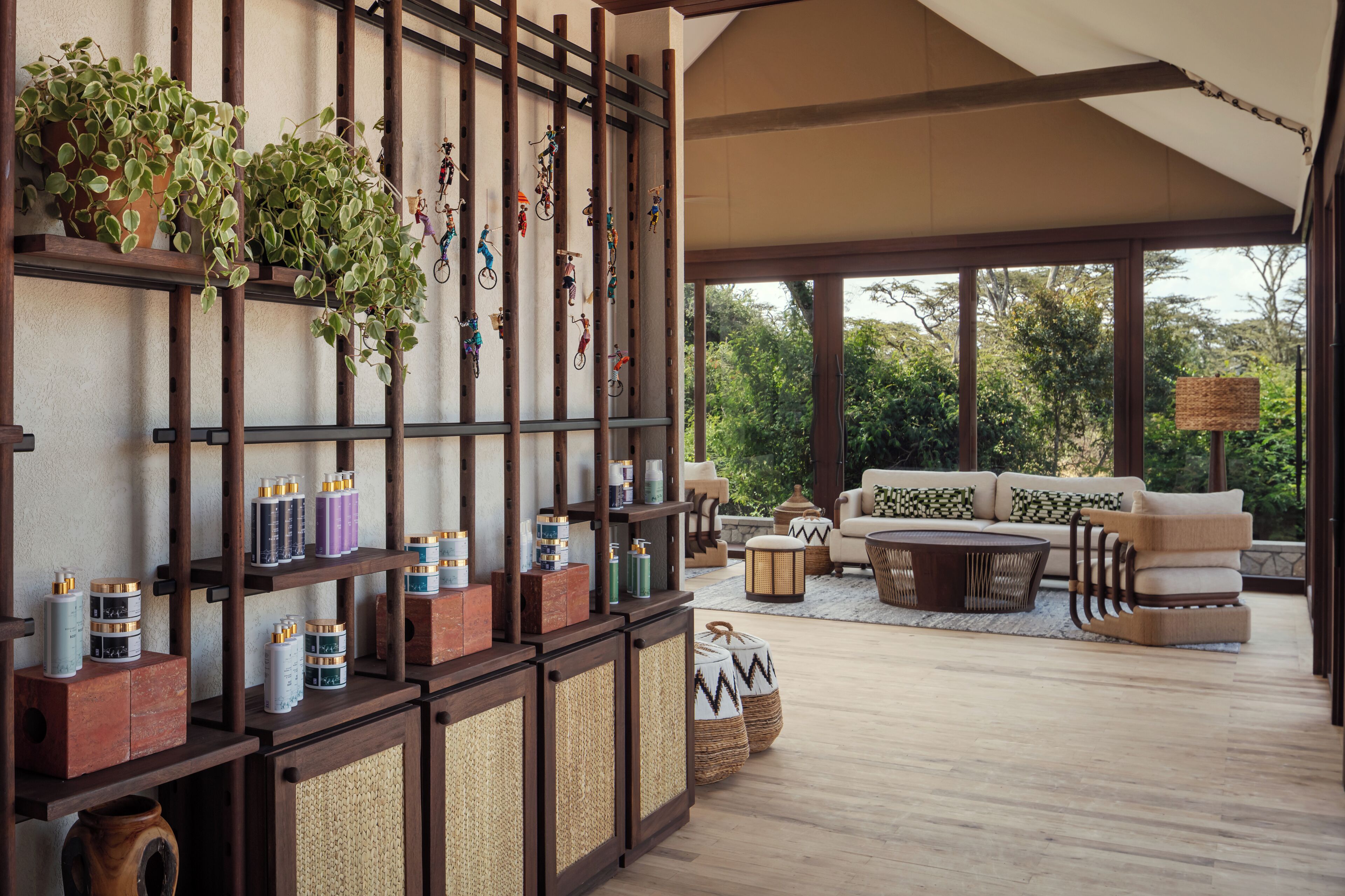 Couples treatment rooms, sauna, hot tub, steam room, body treatments
