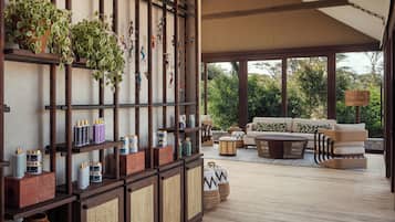 Couples treatment rooms, sauna, hot tub, steam room, body treatments