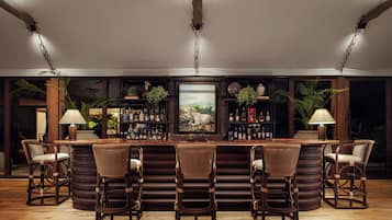 Al fresco dining, open daily