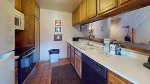 Cleaning supplies - Snowcreek Resort Vacation Rentals 272 Snowcreek Road (Mammoth Lakes)