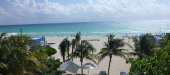 Amazing Spacious Villa in the perfect location! Steps to the Beach & Town!