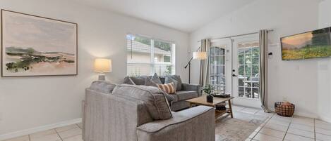 Tv, bøger, kontorer