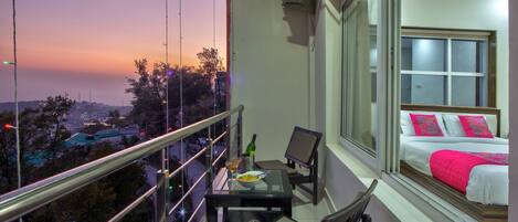 Rom – executive, balkong | Wi-fi (inkludert) og sengetøy