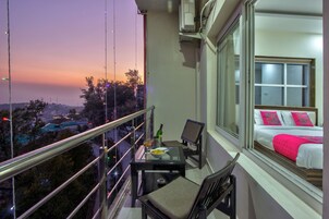 Executive Room, Balcony | Free WiFi, bed sheets