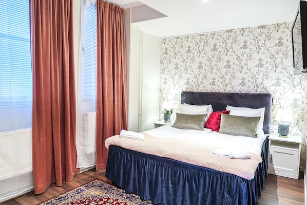 Deluxe Double Room, Shared Bathroom | Premium bedding, blackout drapes, iron/ironing board, free WiFi