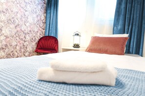 Deluxe Single Room, Shared Bathroom | Premium bedding, blackout drapes, iron/ironing board, free WiFi